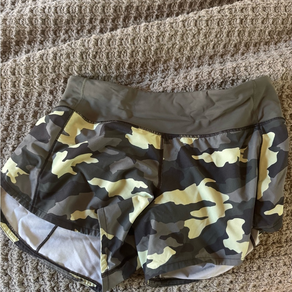 Speed up short. Size 6. Gently used. Zipper pocket on back.